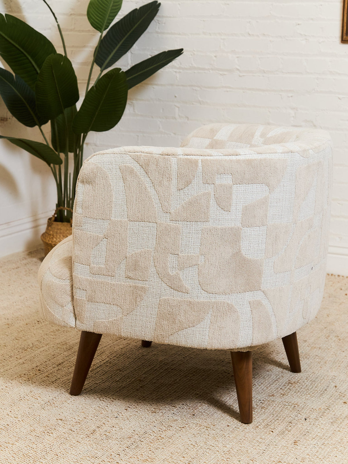 Sabin Swivel Chair in Kali Porclain