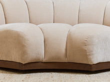 Margot Corner in Amici Sand