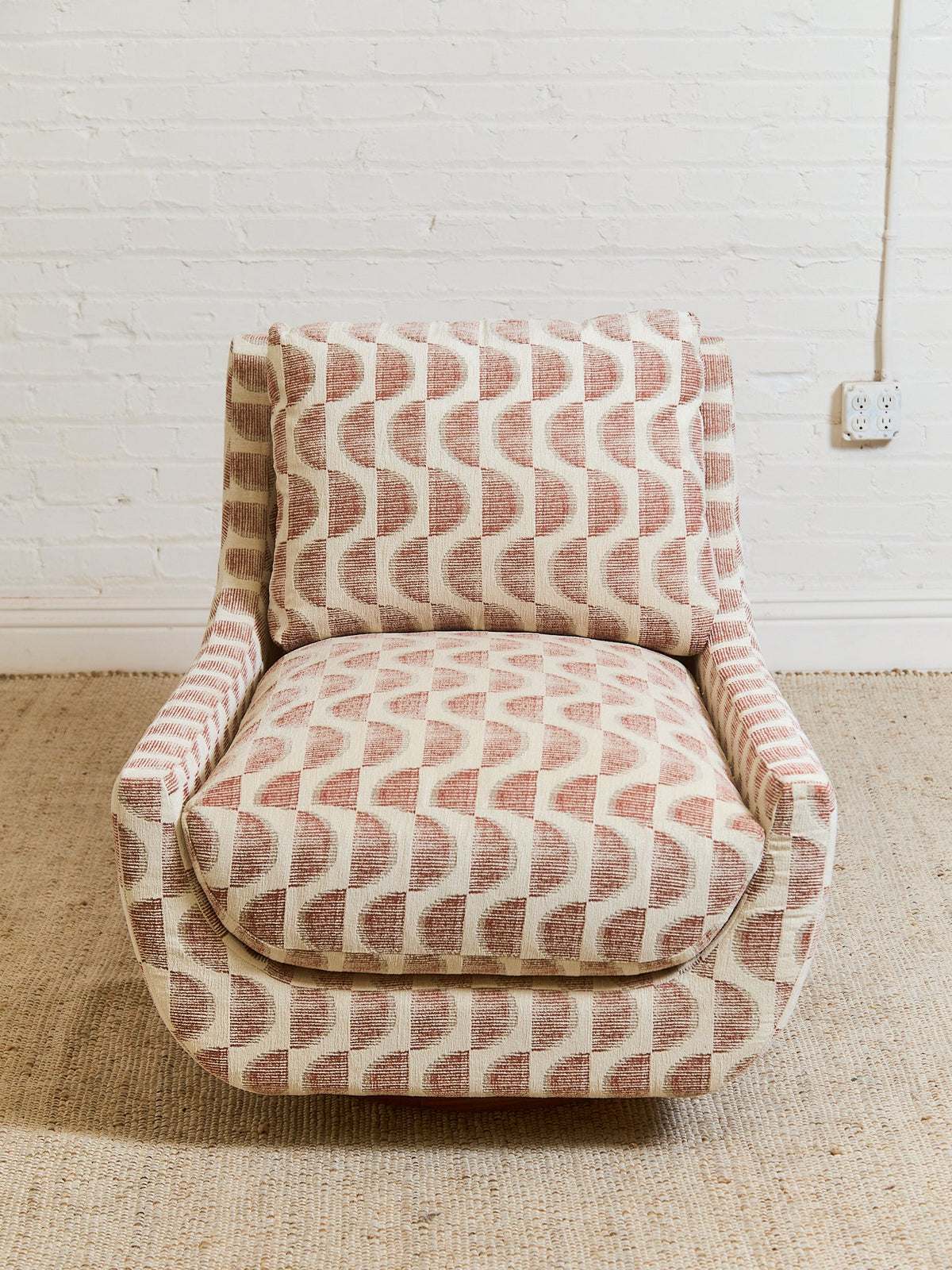 Atlas Swivel Chair in Ulman Desert