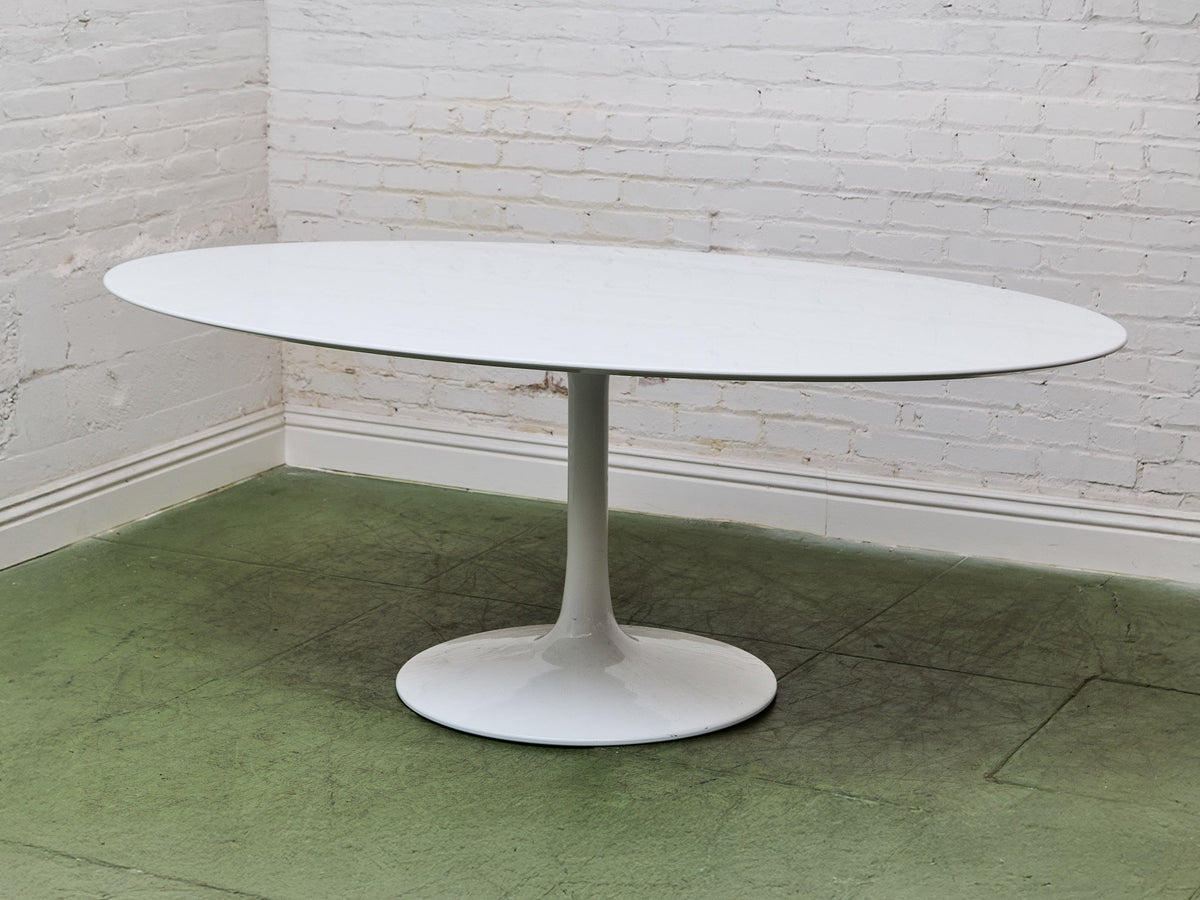 Daisy Oval Dining Table in All White